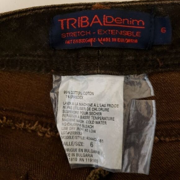 Tribal denim pants Black ebossed design on legs - Picture 3 of 5